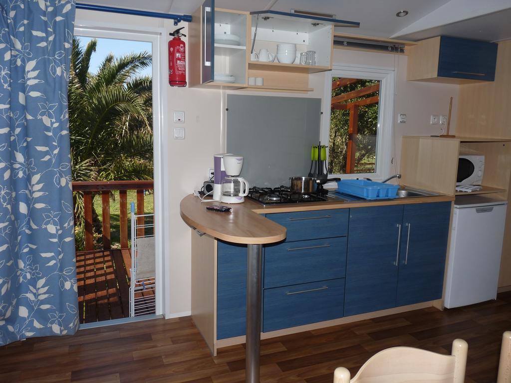 Camping Mobile Home U Sole Marinu باتريمونيو الغرفة الصورة